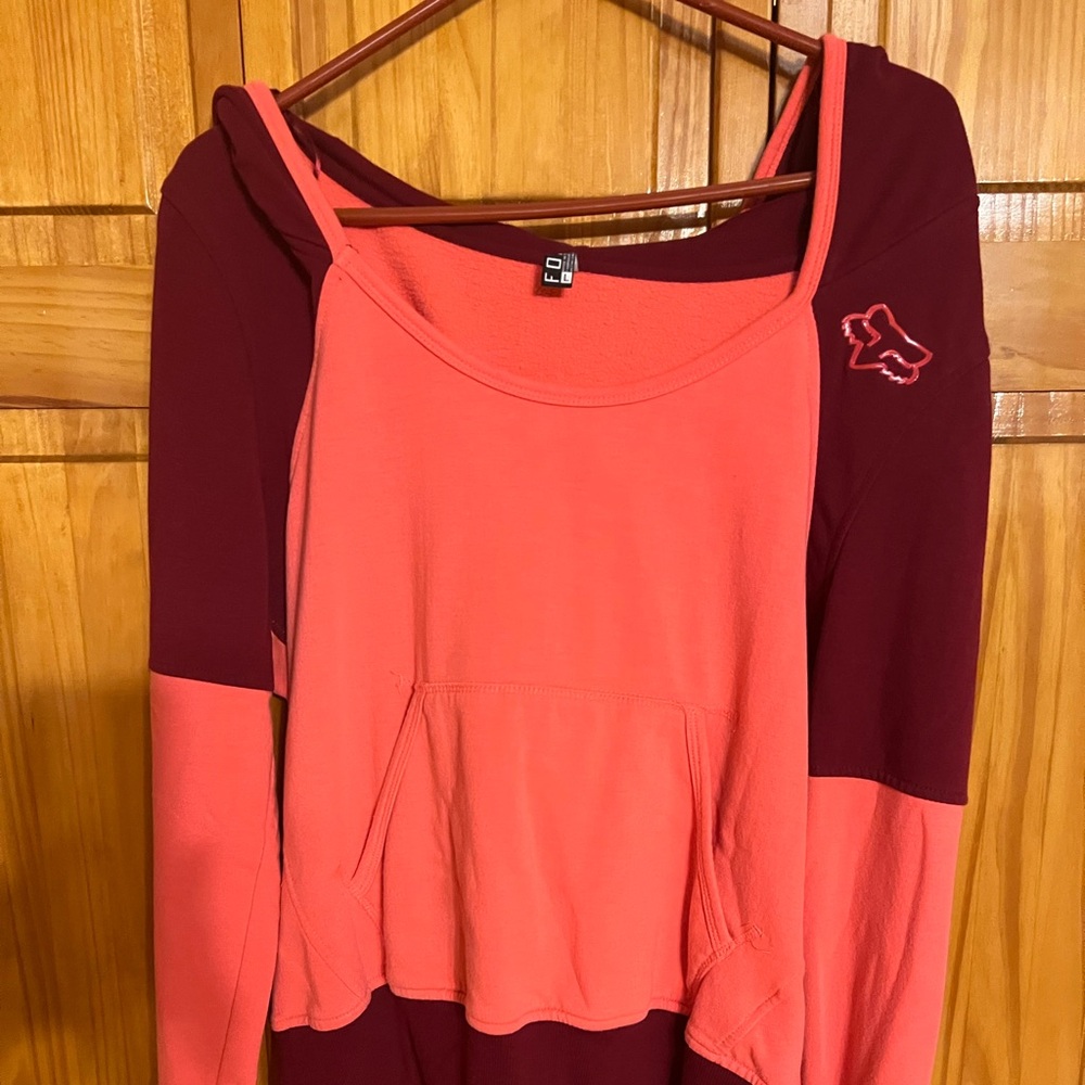 Bran is Fox light sweatshirt size large color is coral and maroon